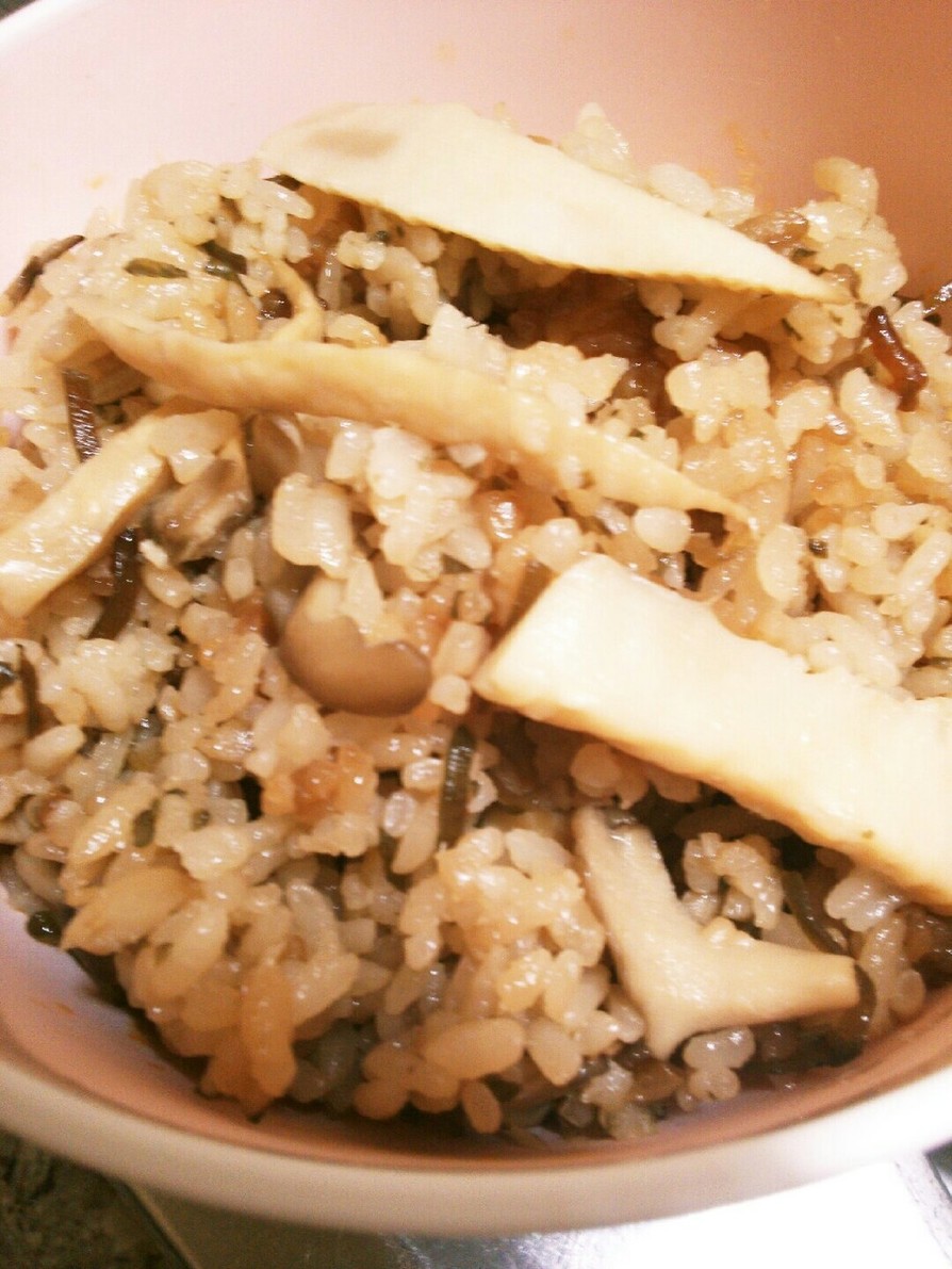 筍とマイタケの塩こんぶ炊き込みご飯の画像