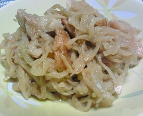 切干大根とさつまあげの煮物