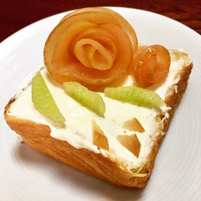 トーストアート　バラのトーストの写真