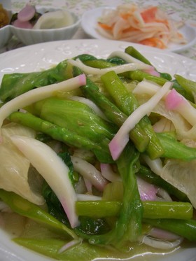 レタスとアスパラのかまぼこ中華風炒め