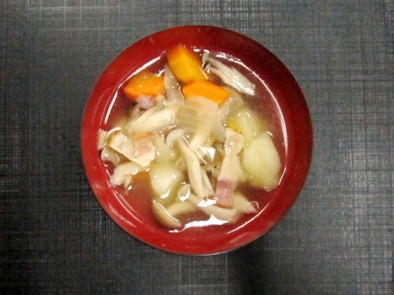 野菜たっぷり簡単スープ★コンソメ味の写真
