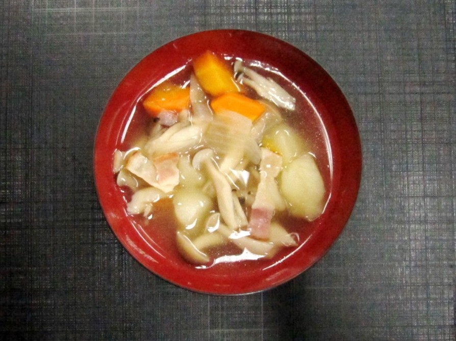 野菜たっぷり簡単スープ★コンソメ味の画像