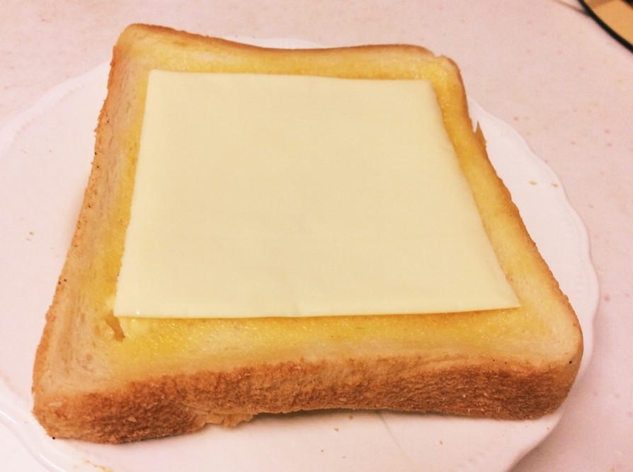 超簡単で美味！スライスチーズのトーストの画像