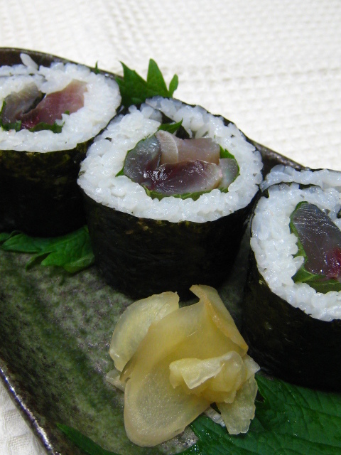 しめサバの海苔巻き寿司の画像