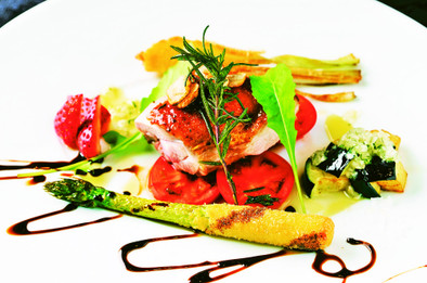 大和肉鶏と春野菜フリットサラダの写真
