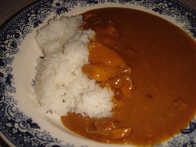 美味いカレーはヒミツを投入
