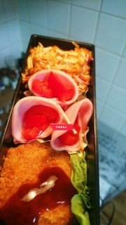 お弁当やサラダに❤ハムカップの写真