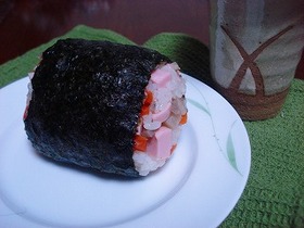 楽うま栄養満点おにぎり♪お魚のソーセージ