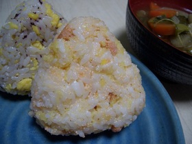 明太子&揚げ玉おにぎり(明太子天むす風)