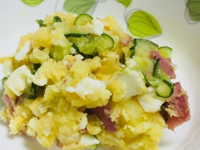 【材料4つ】半熟卵のマヨなしポテトサラダの写真