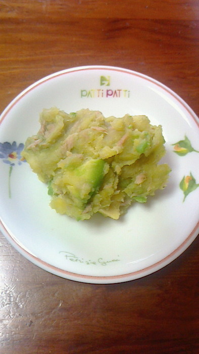 薩摩芋とアボカドとツナのレモン風味サラダの写真