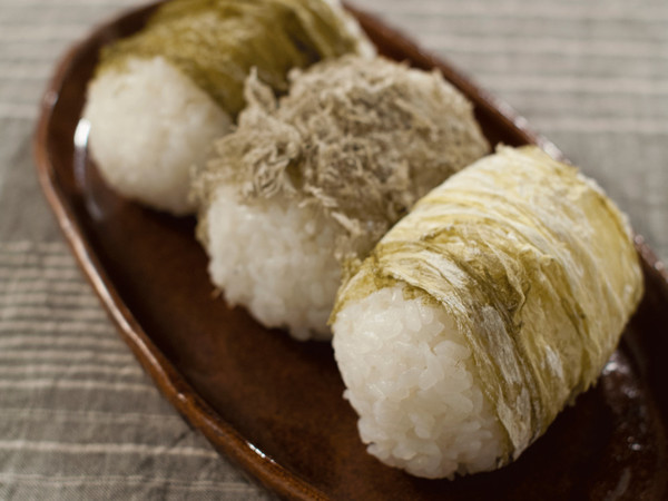 ふわふわとろろ昆布おにぎり