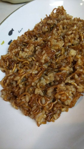 余ったカップ焼きそばでそばめし⭐️