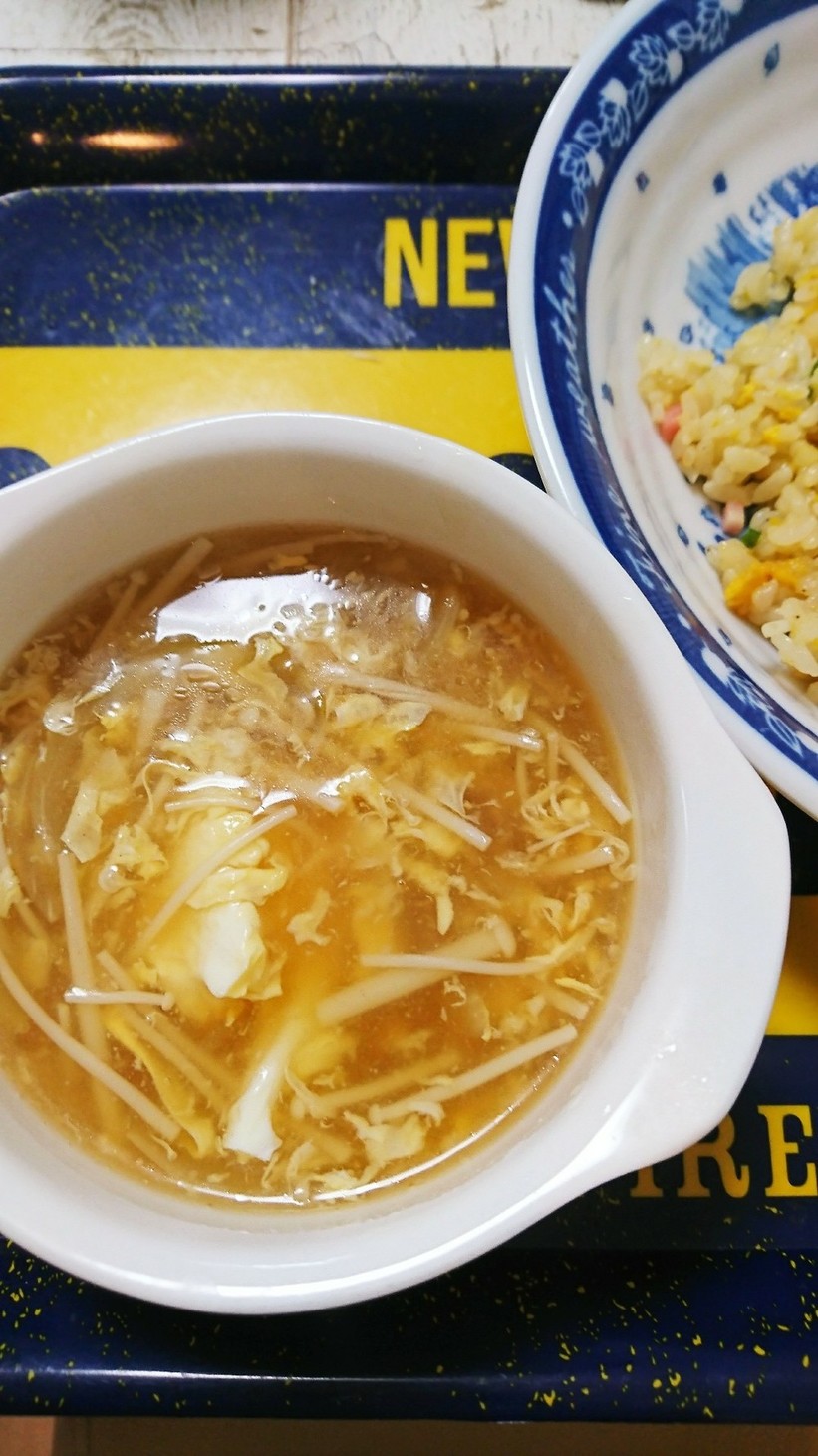 炒飯のお供に♪えのきと玉ねぎの中華スープの画像