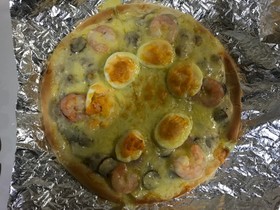 ホワイトソースドリアピザ