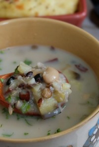 雑穀とさつまいもの食べる豆乳スープ