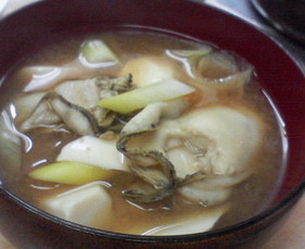 牡蠣と豆腐の味噌汁