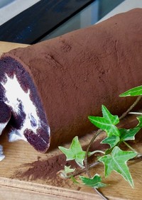 チョコレートチェリーロールケーキ
