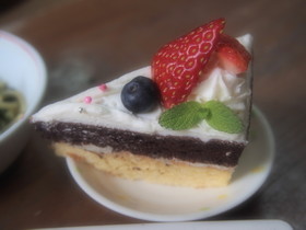 ココアとバニラの二段ケーキ