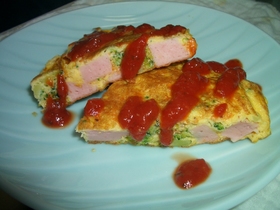 おさかなソーセージ・ブロッコリーオムレツ