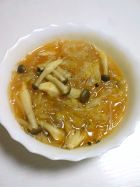 簡単✿キャベツと春雨ピリ辛ヘルシースープ