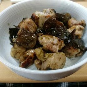 キクラゲと鶏肉ののり旨丼