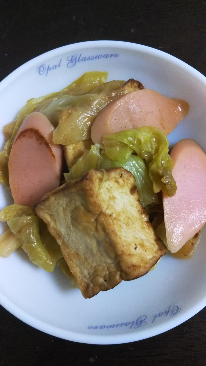 豆腐、キャベツ、魚肉ソーセージの炒めものの画像