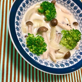 玉葱きのこブロッコリーの豆乳スープ♬