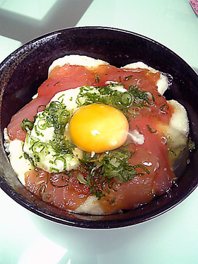 美味しい「マグロのづけ」月見やまかけ丼