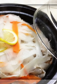 タジン鍋で豚しゃぶ肉の塩糀×塩レモン蒸し