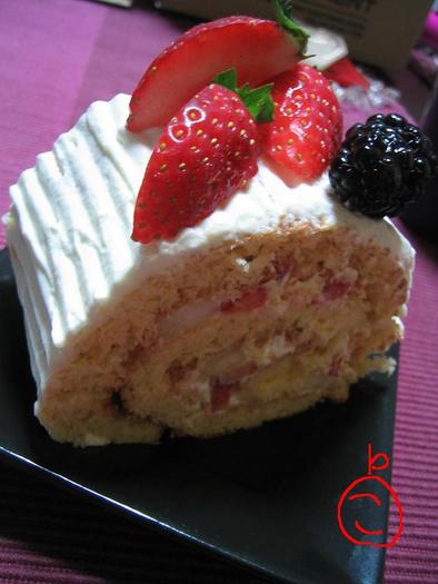 フルーツたっぷり★ロールケーキの写真