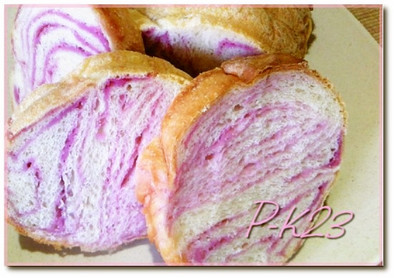 ヨクノビル、オリコミパン生地＆紫芋シートの写真