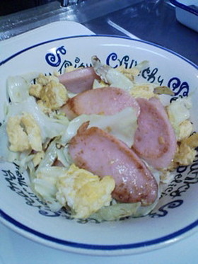 おさかなソーセージのカレー塩炒め