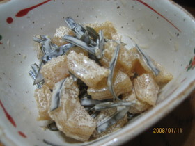 おせちの残りで・・・数の子と昆布の和え物