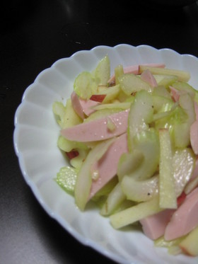 セロリの簡単フレンチサラダ