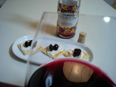 赤ワインに合う黒豆の写真