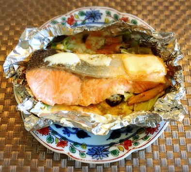鮭(白身魚)のオーロラチーズホイル焼きの写真