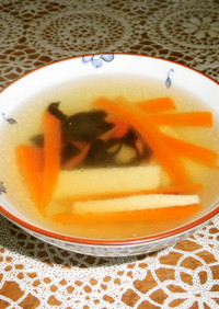 かまぼこと人参の中華スープ