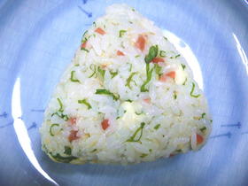 毎日食べてるおにぎり~梅しそチーズごま