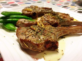 ラム肉はフライパンで簡単!ラムチョップ