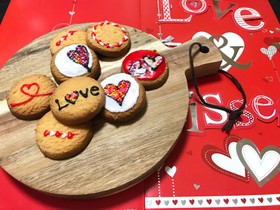 バレンタイン♡市販クッキーにチョコアート