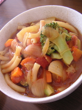 休日の朝☆マカロニ入りトマトカレースープ