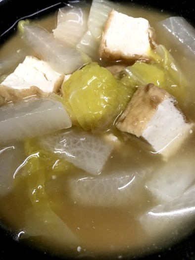 中華スープで大根と白菜 厚揚げの煮物の写真