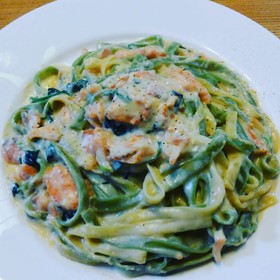 ほうれん草とスモークサーモンのパスタ
