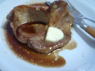 簡単プロの味☆にんにくバター醤油ステーキの写真