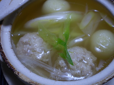 肉団子とじゃが芋団子の競演　中華スープの写真