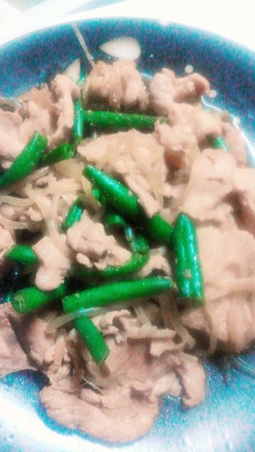 豚肉といんげんと白滝のピリ辛炒め