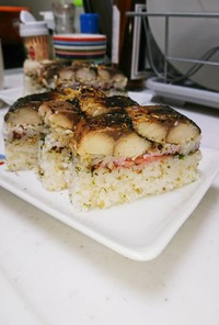 胡麻と紅生姜の 焼き鯖寿司