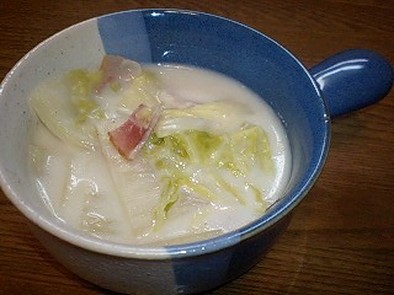 白菜とベーコンのミルク煮の写真