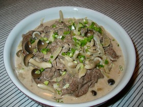 牛肉とシメジのサワークリーム煮